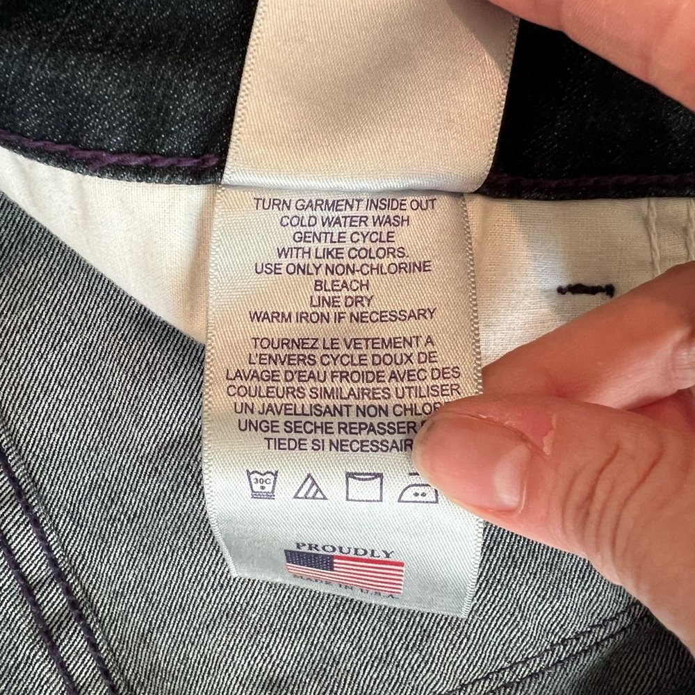 NYDJ jeans in Beautiful Preowned condition with a sparkle butt size 10 - Picture 12 of 13